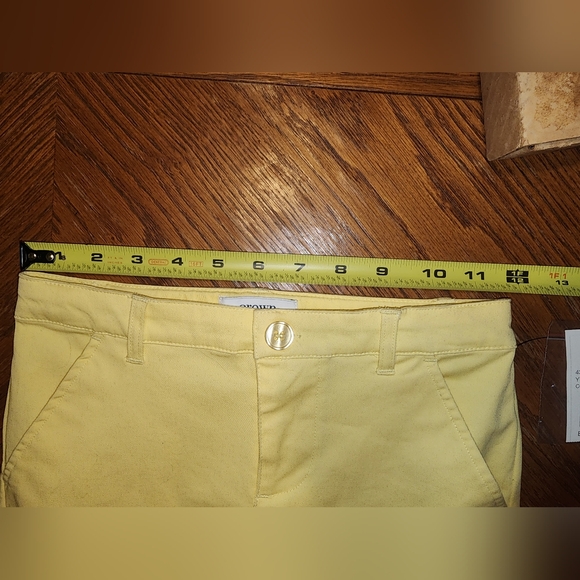 Girls shorts, Crown & Ivy, yellow, scalloped hem, adjustable waist, NWT 8 - Picture 4 of 9
